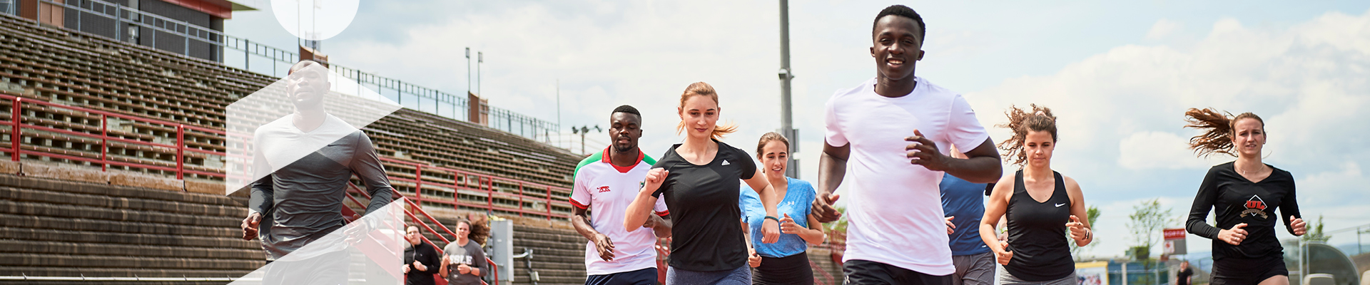 Coureurs et coureuses sur une piste d'athlétisme